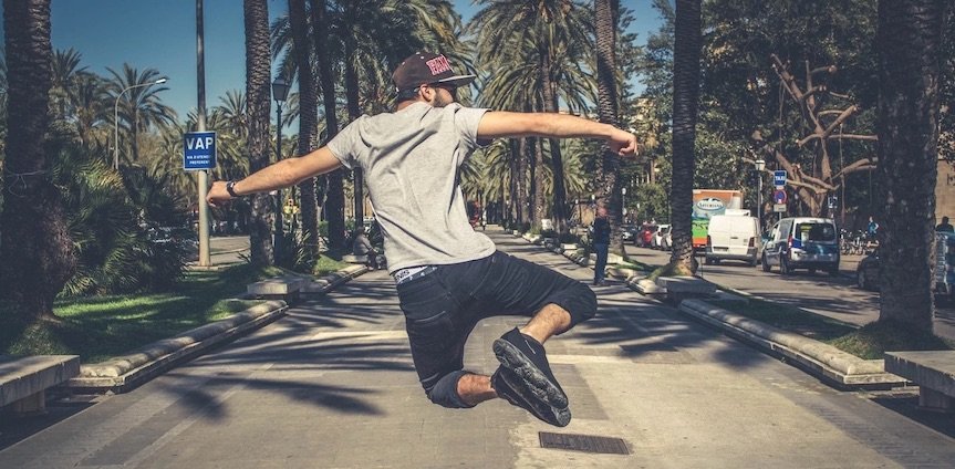 a picture showing that ASICS strategy to use benefits of social media marketing works great